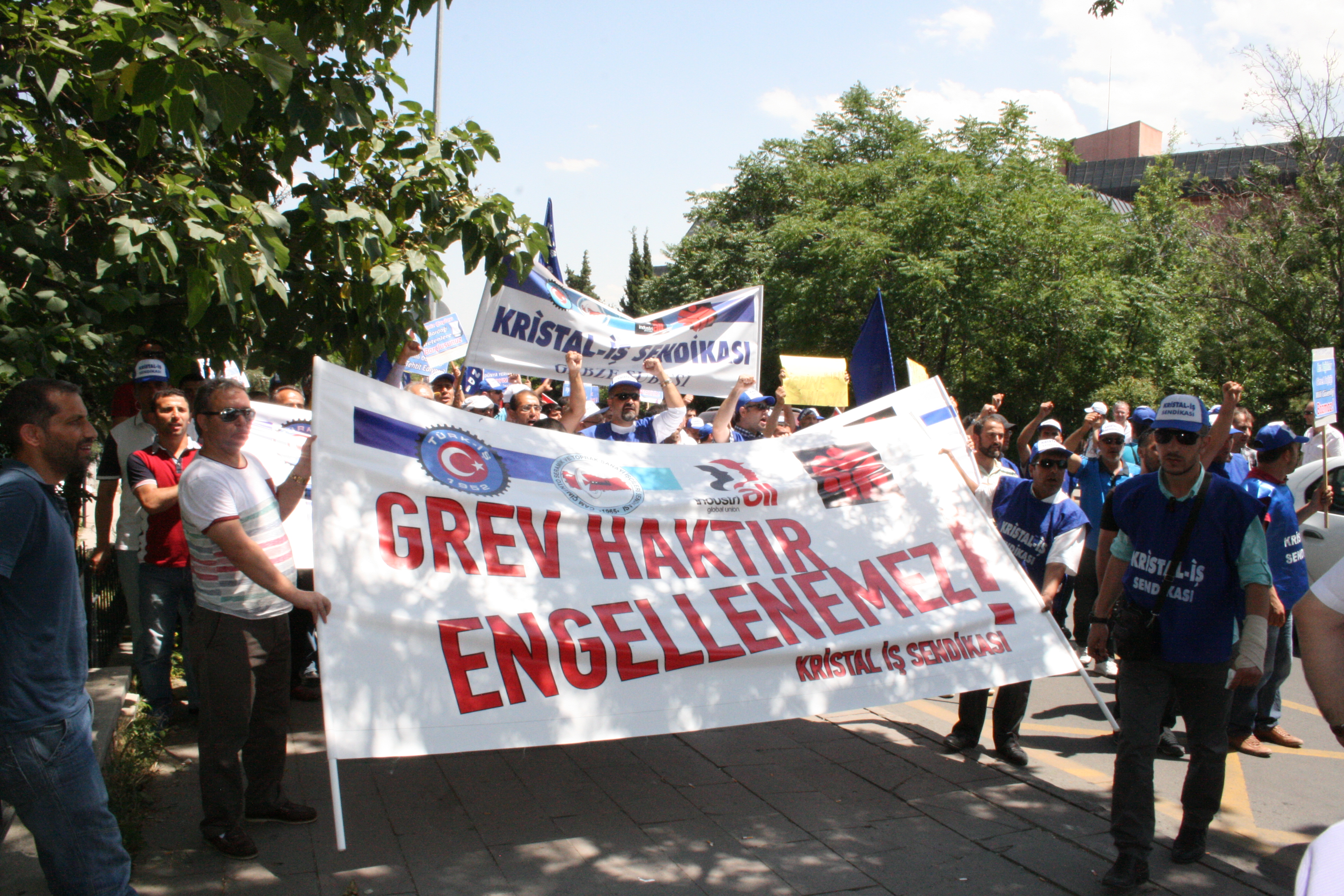 Çalışma Bakanlığı'ndan Arabulucu Ataması ve Şişecam Grevi İçin Görüşme Çağrısı