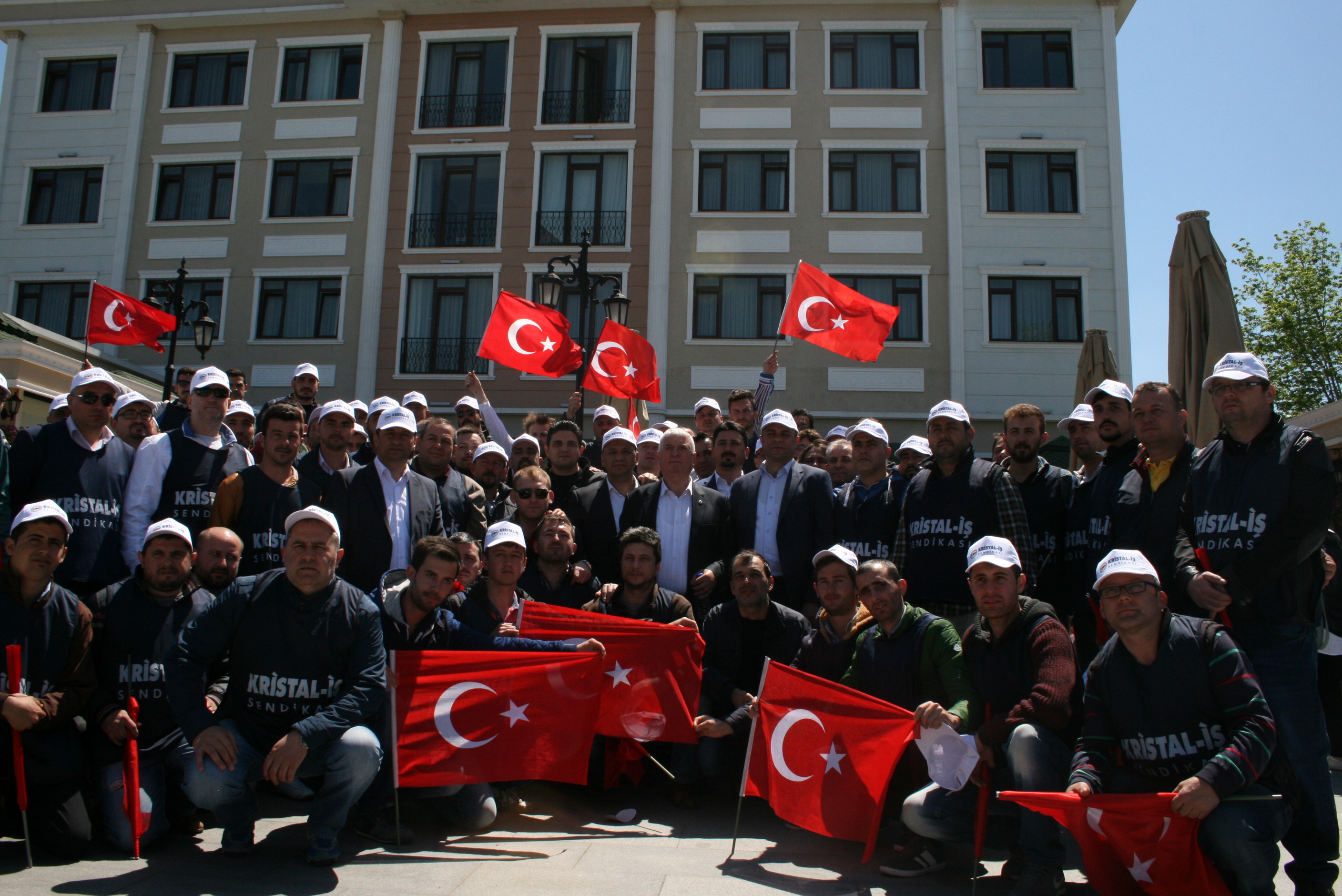 1 MAYIS İŞÇİNİN VE EMEKÇİNİN BAYRAMI