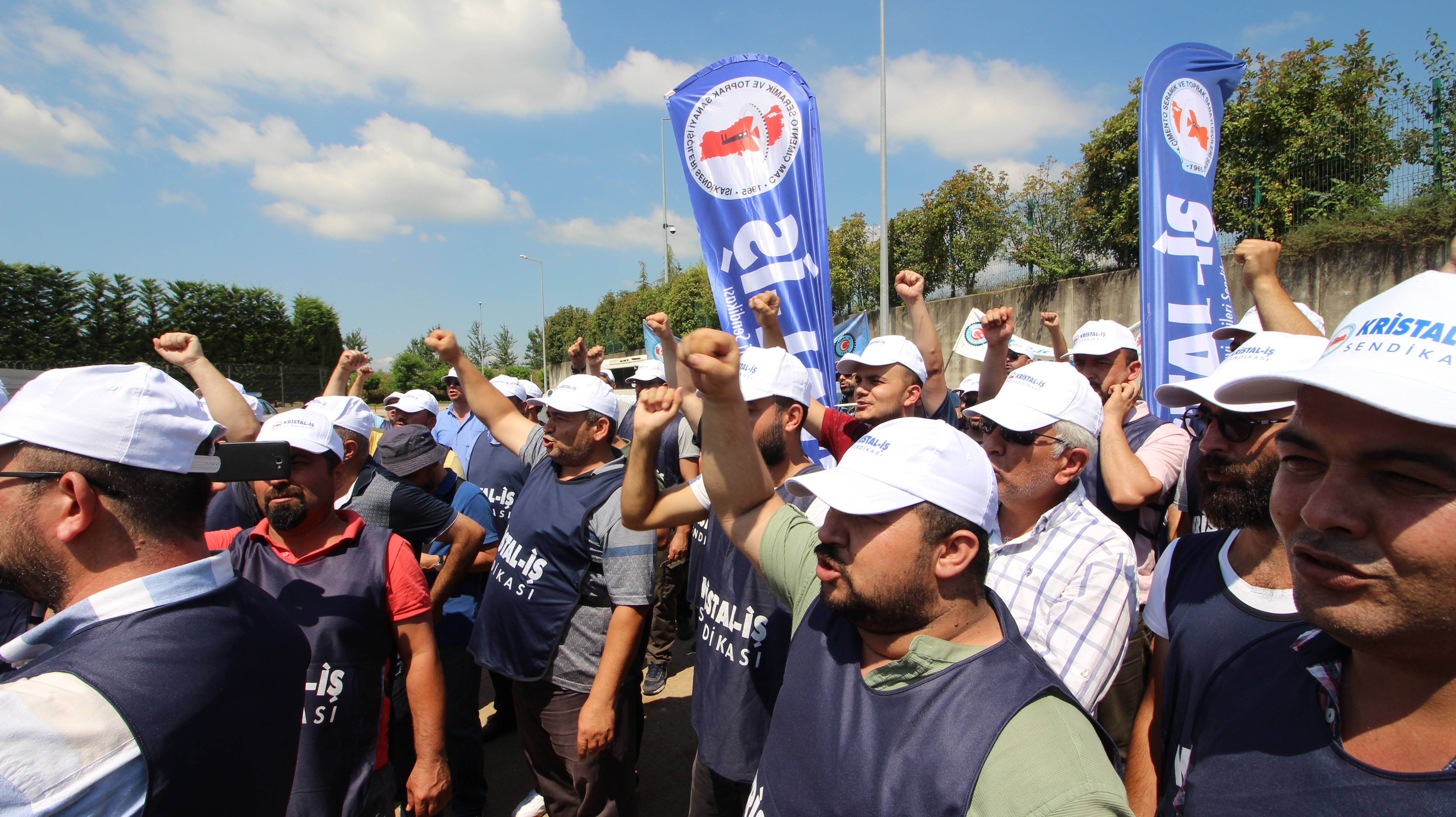Düzce Cam işçisi greve çıktı