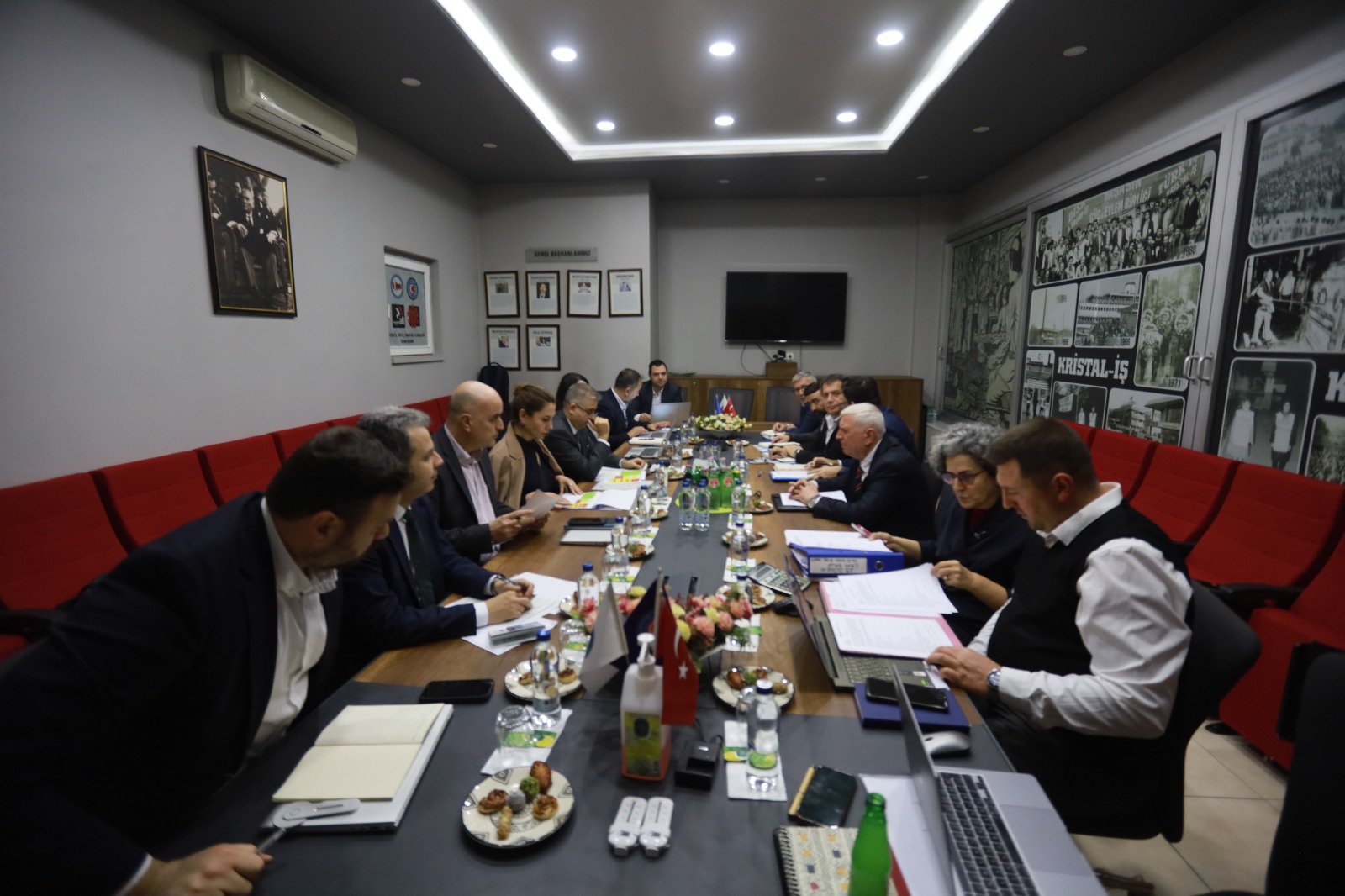 29. DÖNEM CAM GRUP TOPLU İŞ SÖZLEŞMESİ GÖRÜŞMELERİNDE 4. OTURUM GERÇEKLEŞTİRİLDİ