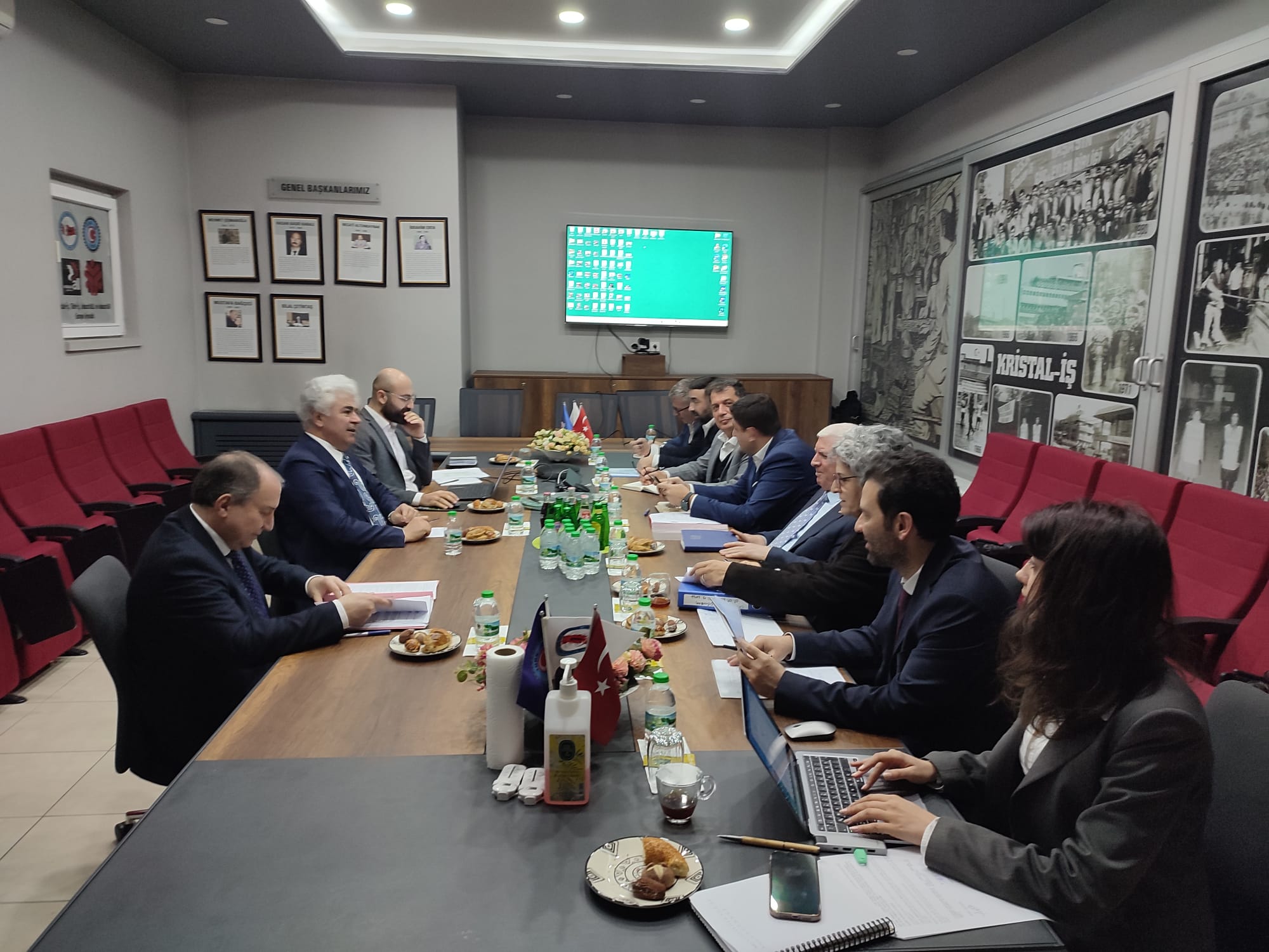 CAMYAPI CAM PAZARLAMA İNŞ. TAAH. TİC. VE SAN. A.Ş. III. DÖNEM İŞYERİ TOPLU İŞ SÖZLEŞMESİ 2. OTURUMU GERÇEKLEŞTİRİLDİ